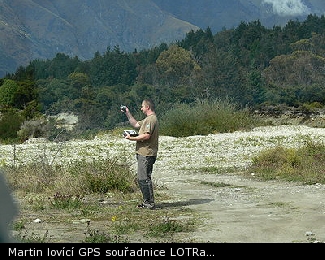 Martin lovící GPS souřadnice LOTRa...